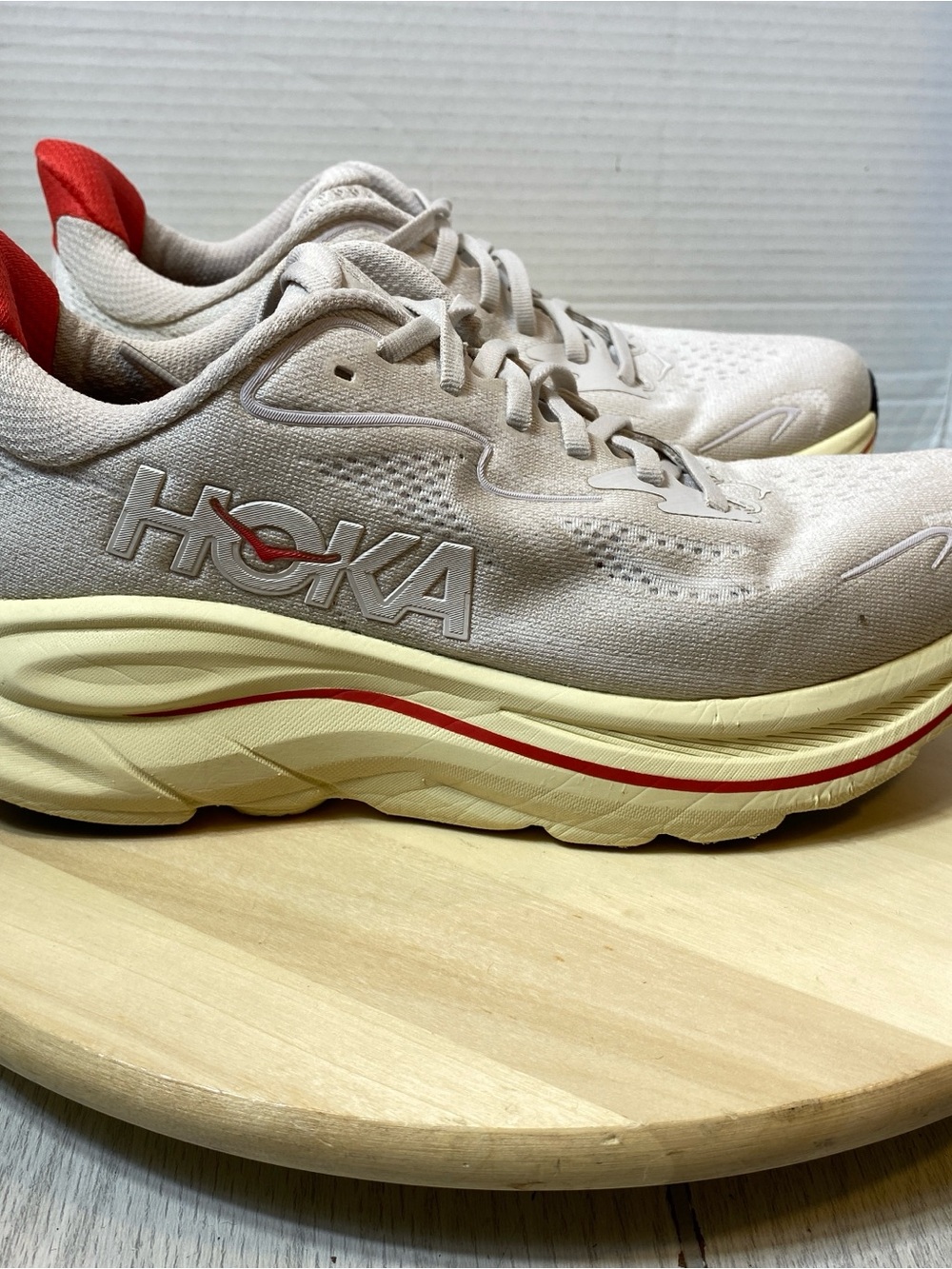 HOKA Clifton 10 Women's Running Shoes Size US 8.5 B Birch / Alabaster Red